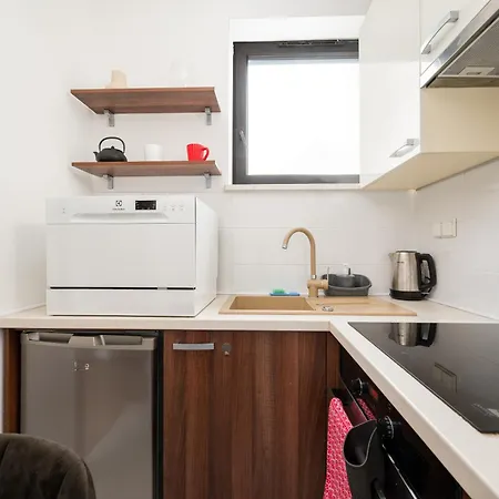 Apartamento Wola Parkside Comfy By Bookinghost